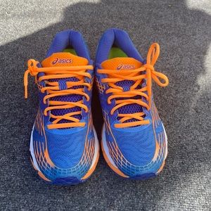 Women’s ASICS GEL running shoe size 9!